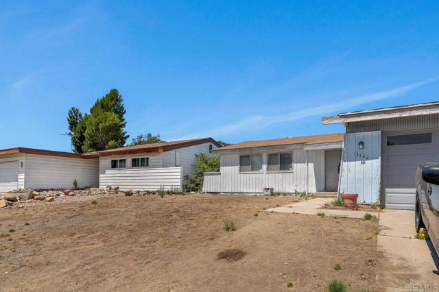 13442 Mountainside Drive, Poway CA: https://media.crmls.org/mediaz/d9e169ef-1bb6-4169-834d-2a0175bce177.jpg