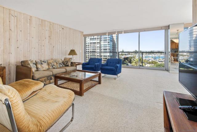 1780 Avenida Del Mundo, Coronado CA: https://media.crmls.org/mediaz/d9e1e28c-5ff2-4670-b35b-834cee987d06.jpg