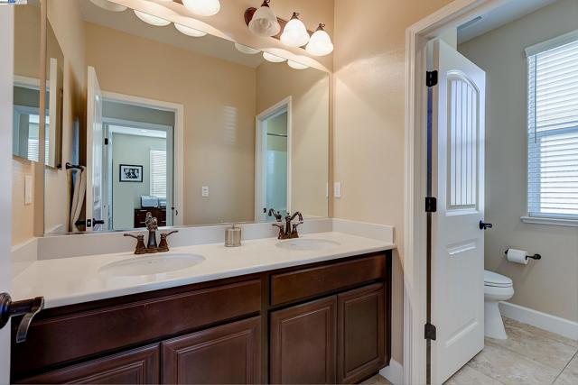Image 36 of 60 For 2394 Amantea Way