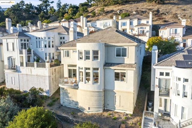661 Via Rialto, Oakland CA: https://media.crmls.org/mediaz/d9e24eaf-56aa-464b-8e2e-b7323a6ee8f3.jpg