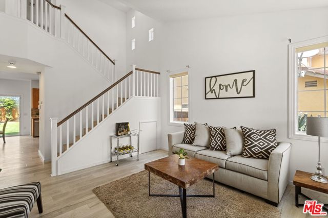 7725 Victoria Avenue, Inglewood CA: https://media.crmls.org/mediaz/d9e2a970-ef78-4408-aa36-168552f5629d.jpg