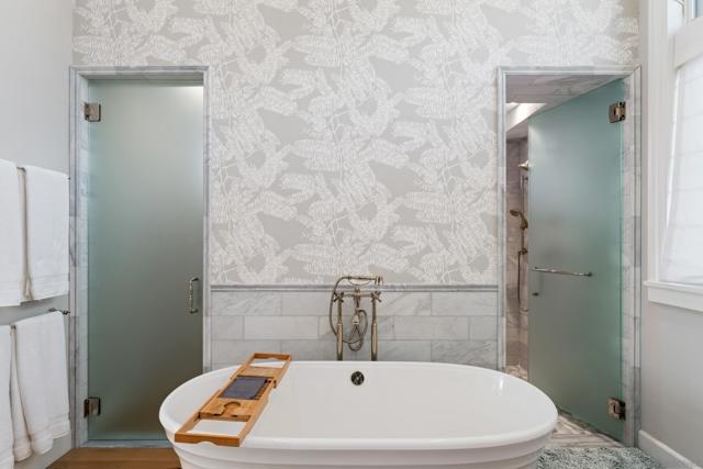 1040 Pine St, Coronado CA: https://media.crmls.org/mediaz/d9e32352-7738-473c-9c0a-da17c21b4c5f.jpg