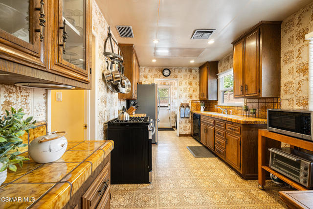 16431 Gilmore Street, Van Nuys CA: https://media.crmls.org/mediaz/d9e323c7-c74e-4cbd-88bf-73ca27be2ef7.jpg