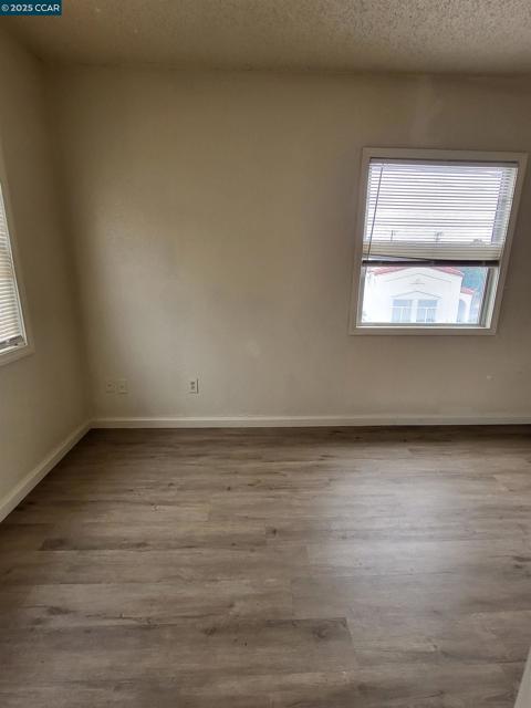 578 Civic Center St, Richmond CA: https://media.crmls.org/mediaz/d9e3473f-cd12-4466-b38b-8880ffdbed58.jpg