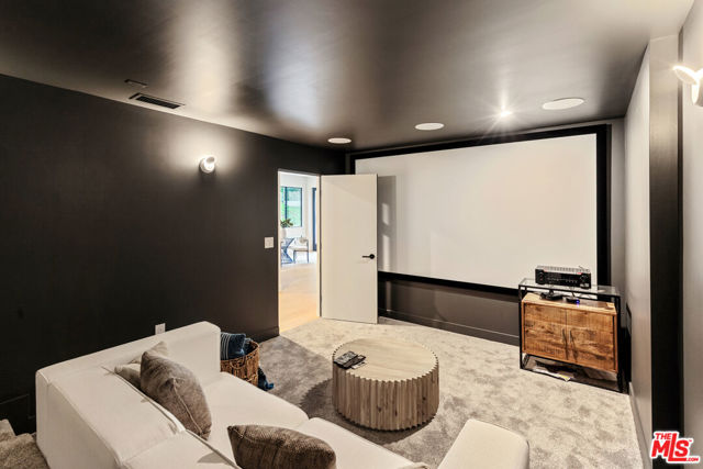 1401 N Bundy Drive, Los Angeles CA: https://media.crmls.org/mediaz/d9e39521-1725-4a6b-a89b-e3f6298fa75b.jpg