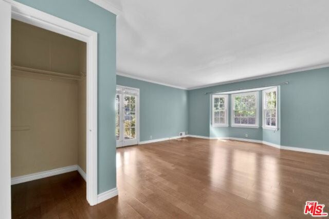 11378 Ovada Place, Los Angeles CA: https://media.crmls.org/mediaz/d9e3c803-3bac-430a-9325-9d1c77ee63da.jpg