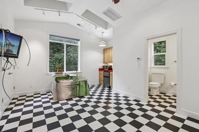 14262 Laurel Place, Guerneville CA: https://media.crmls.org/mediaz/d9e3df04-58e1-4969-a04c-f4c6607842dc.jpg