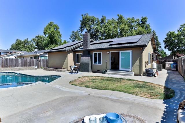970 W 6th Street, Gilroy CA: https://media.crmls.org/mediaz/d9e411f5-a9c1-48c4-83cb-b174a2c736c7.jpg
