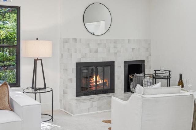 361 Castle Crest Rd, Alamo CA: https://media.crmls.org/mediaz/d9e435e1-c6b4-4e27-a4f8-5d7d3b73fe6a.jpg