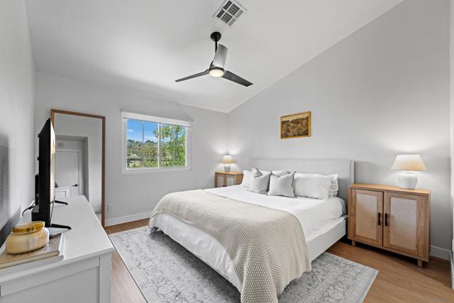 510 Camino De La Reina, San Diego CA: https://media.crmls.org/mediaz/d9e446d0-aae0-4f50-891d-868124c6b0e7.jpg