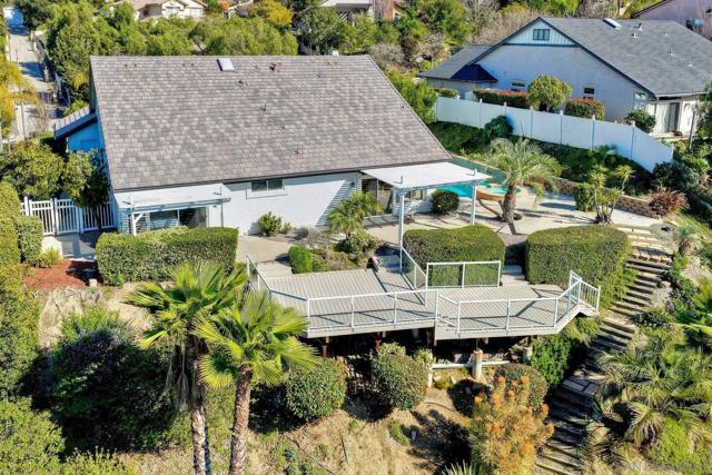 2785 Canyon Oak Pl, Escondido CA: https://media.crmls.org/mediaz/d9e499a7-d0fd-4bbd-afcc-9c61f28ee64b.jpg