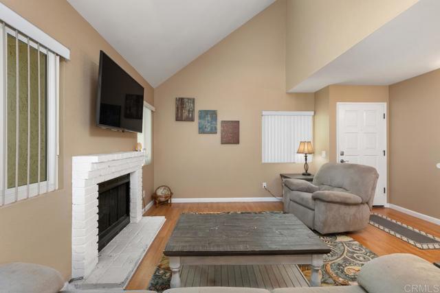 Detail Gallery Image 8 of 46 For 325 N Melrose Dr #a,  Vista,  CA 92083 - 2 Beds | 2 Baths