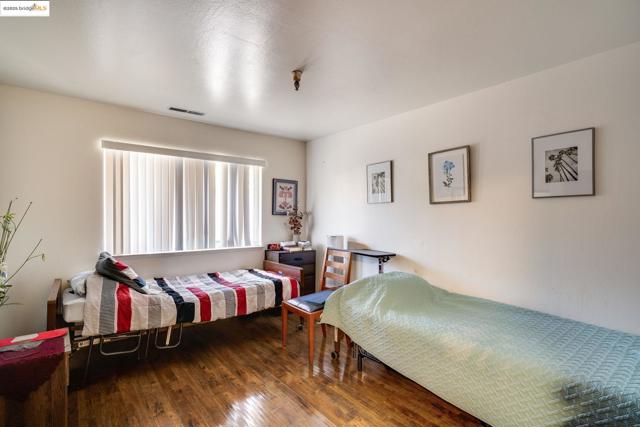 18905 Standish Ave, Hayward CA: https://media.crmls.org/mediaz/d9e540ef-9ae7-4849-9cd4-762e581c4685.jpg