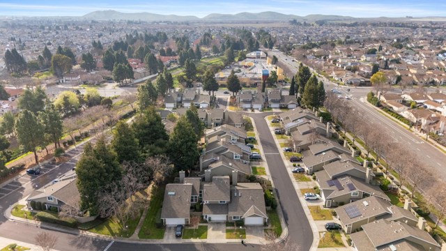 34203 Petard Ter, Fremont CA: https://media.crmls.org/mediaz/d9e568c9-c4b9-44b4-9a6c-6a83802e8849.jpg