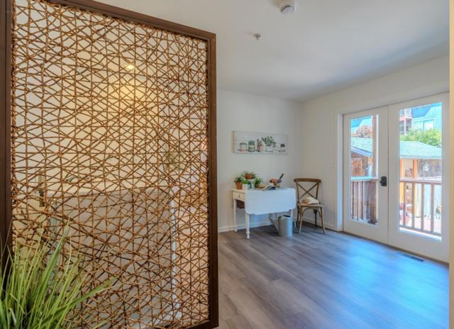 647 Canyon Drive, Pacifica CA: https://media.crmls.org/mediaz/d9e5ccb4-cfe9-4f71-8b8e-84ade15f9438.jpg