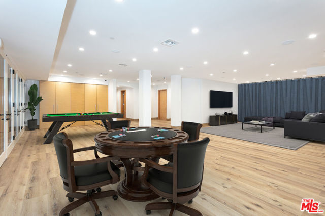 142 N Hamel Drive, Beverly Hills CA: https://media.crmls.org/mediaz/d9e6468c-5476-4b47-a69f-4f9ae8f5b257.jpg