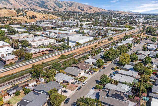 43270 Newport, Fremont CA: https://media.crmls.org/mediaz/d9e6f324-3ba8-4eed-99ad-06279dfae47e.jpg