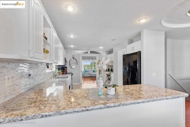 2362 Somerset Ave, Castro Valley CA: https://media.crmls.org/mediaz/d9e73163-e8a8-4d0a-889f-fe88e601c574.jpg