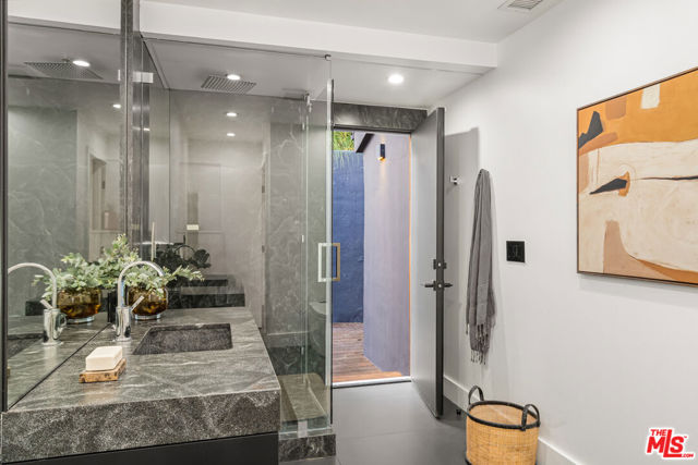 8021 Floral Avenue, Los Angeles CA: https://media.crmls.org/mediaz/d9e7a273-b11a-483a-be9b-8307489b050b.jpg
