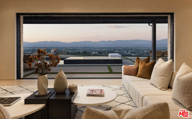 16401 Mulholland Drive, Los Angeles CA: https://media.crmls.org/mediaz/d9e7ba36-66d5-49a0-8462-170b922b993d.jpg