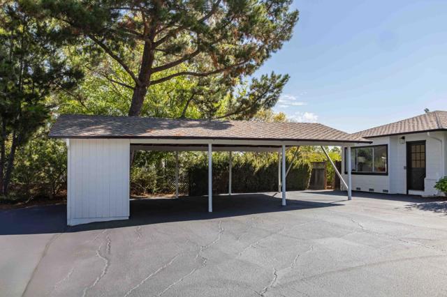 12540 Robleda Road, Los Altos Hills CA: https://media.crmls.org/mediaz/d9e7c2e9-5203-4830-960d-8cbb2977975e.jpg