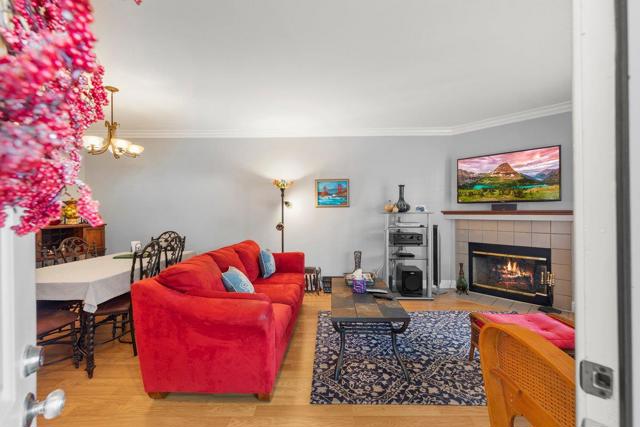 160 Troon Way, Half Moon Bay CA: https://media.crmls.org/mediaz/d9e8562d-81e1-4bf7-8f70-ded028f02d03.jpg