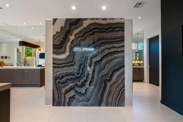 108 Waterford Circle, Rancho Mirage CA: https://media.crmls.org/mediaz/d9e86029-0644-4554-ba50-e0816e9f1270.jpg