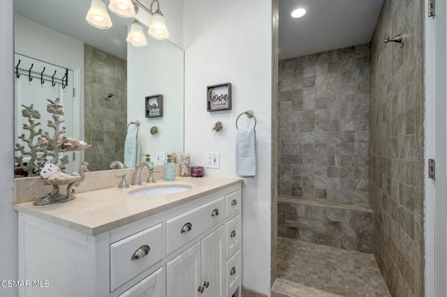 1841 Fallview Road, Westlake Village CA: https://media.crmls.org/mediaz/d9e8b23a-7658-4748-979f-ed8ee86a80ca.jpg