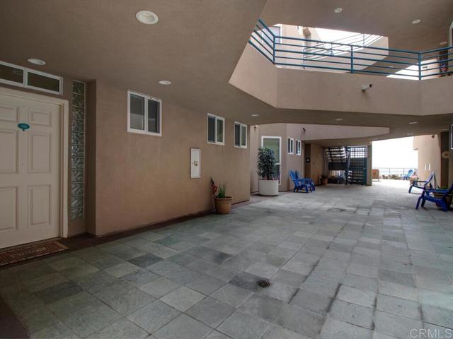 Detail Gallery Image 2 of 40 For 901 S Pacific St #101,  Oceanside,  CA 92054 - 3 Beds | 2/1 Baths