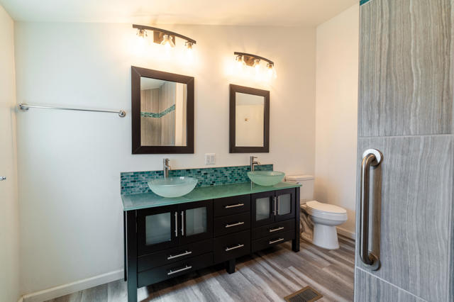 14 International Boulevard, Rancho Mirage CA: https://media.crmls.org/mediaz/d9e8fd98-3248-4906-a1be-c6278369e98a.jpg