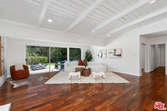 4450 Coronet Drive, Encino CA: https://media.crmls.org/mediaz/d9e93722-1cdf-4ef4-9739-504bba4663a5.jpg