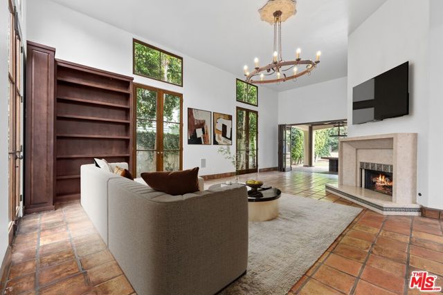 1017 S Gretna Green Way, Los Angeles CA: https://media.crmls.org/mediaz/d9e983b0-8519-41a6-82c5-369bb0d4f949.jpg
