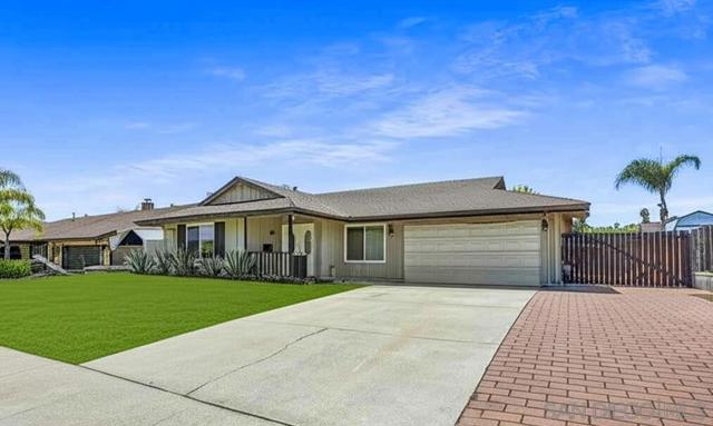 1561 Oak Hill Dr, Escondido CA: https://media.crmls.org/mediaz/d9e9ed81-cf3d-4154-86e0-b76066cf8967.jpg