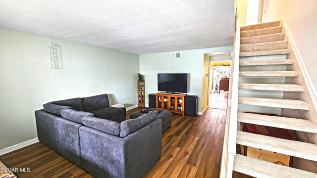 232 Gazania Court, Thousand Oaks CA: https://media.crmls.org/mediaz/d9ea3a2e-bfd7-4306-85f2-7bf45e738731.jpg