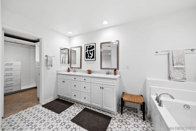 3135 Linwood St, Vista CA: https://media.crmls.org/mediaz/d9ea4728-41ed-4f3a-91ab-b983b4b8b980.jpg