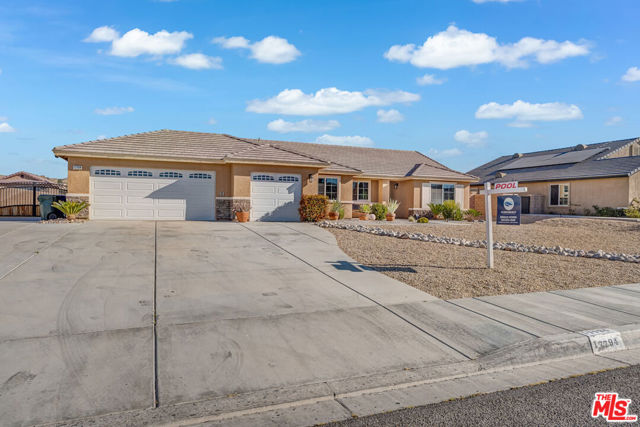17794 Cabazon Road, Apple Valley CA: https://media.crmls.org/mediaz/d9eb1efc-f279-4c10-963c-c1628fbf60f2.jpg