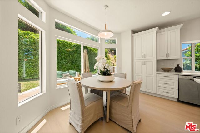 22248 Cairnloch Street, Calabasas CA: https://media.crmls.org/mediaz/d9eb3528-279d-486f-a42b-32972a9ec7d7.jpg