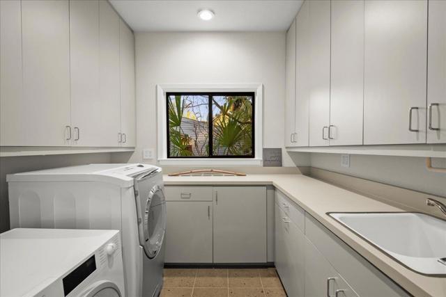 28140 Story Hill Lane, Los Altos Hills CA: https://media.crmls.org/mediaz/d9ebef73-c7b0-4ecd-9fe6-8e5bc998d385.jpg