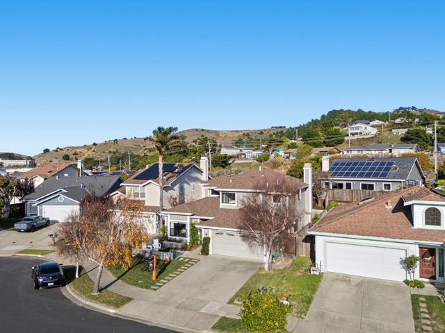 229 Marvilla Circle, Pacifica CA: https://media.crmls.org/mediaz/d9ec144b-aac4-470e-9781-f228c259e628.jpg