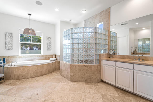 80030 Via Valerosa, La Quinta CA: https://media.crmls.org/mediaz/d9ec1df2-602c-4c7c-a641-a47a6f4ff63e.jpg