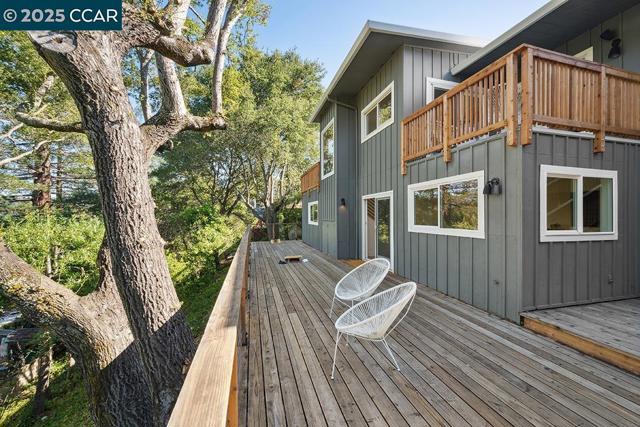 26 Berkeley Ave, Orinda CA: https://media.crmls.org/mediaz/d9ec2c21-8db1-4e8a-ab86-4a0c150d936b.jpg
