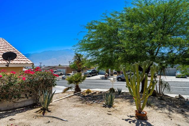 11800 Ambrosio Drive, Desert Hot Springs CA: https://media.crmls.org/mediaz/d9ecfd64-9447-4169-869d-1e2edd3b7e60.jpg