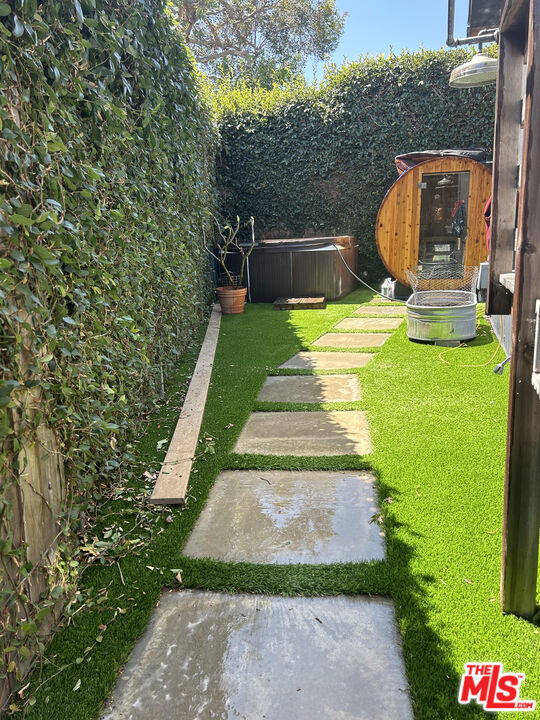 167 Paradise Cove Road, Malibu CA: https://media.crmls.org/mediaz/d9ee38f8-4084-44c8-a334-c1c36d21dff3.jpg