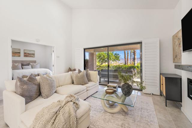 48641 Palo Verde Court, Palm Desert CA: https://media.crmls.org/mediaz/d9eed2fb-fc20-4c90-8018-0c7e87abd2a6.jpg