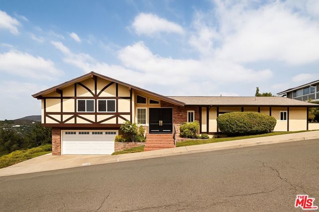 2617 Sleepy Hollow Place, Glendale CA: https://media.crmls.org/mediaz/d9ef008b-e25b-4012-bb7a-84b22545e03f.jpg