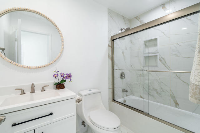 53045 Avenida Obregon, La Quinta CA: https://media.crmls.org/mediaz/d9ef7eae-a78f-42d2-afa5-2735849f7b34.jpg