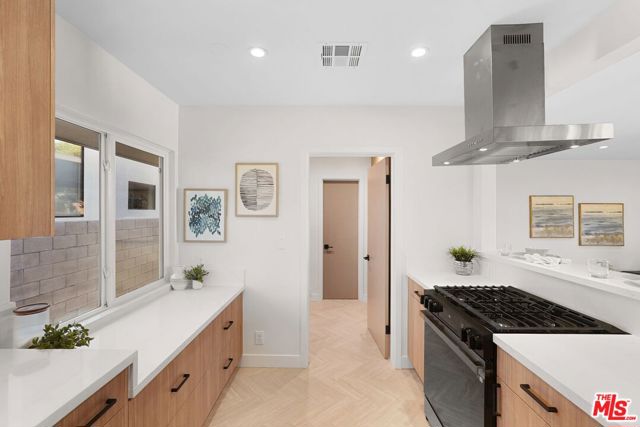 4113 Lincoln Avenue, Culver City CA: https://media.crmls.org/mediaz/d9ef840a-66e1-4552-85e9-b499f57dc4b7.jpg