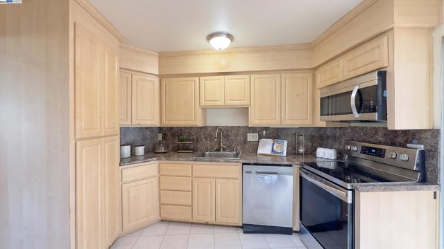 Image 20 of 55 For 311 Cima Dr  