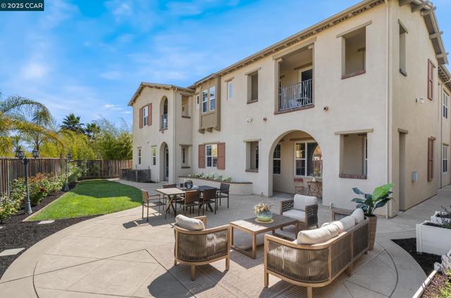 206 Glory Lily Ct, San Ramon CA: https://media.crmls.org/mediaz/d9f03813-30d2-449a-a066-ddb2ffd9d519.jpg