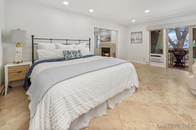 1562 Camino Del Mar, Del Mar CA: https://media.crmls.org/mediaz/d9f049f6-1cc2-4bbb-aa66-b2c2a6cde286.jpg